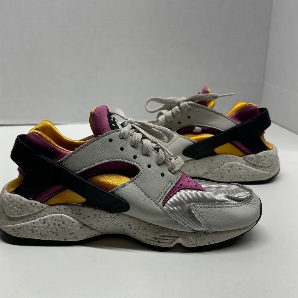 Nike Air Huarache Sneakers Lace Up Athletic Shoes Light Bone Lethal Pink 6.5